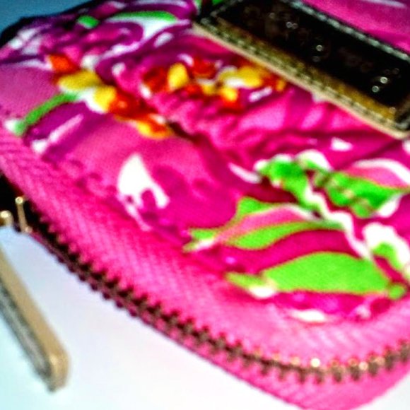 PINK PULITZER PERFECTION: PICK UP PROMPTLY! Lilly P. Beautiful ID Phone Wristlet - Picture 5 of 15
